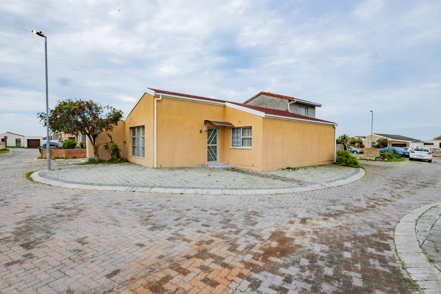 4 Bedroom Property for Sale in Strandfontein Village Western Cape